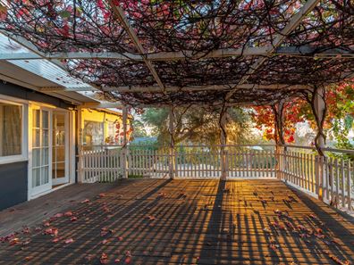 15 Throssell Road, Greenmount WA 6056