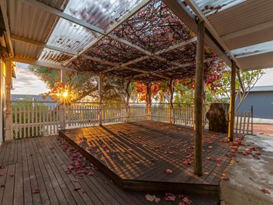 15 Throssell Road, Greenmount WA 6056
