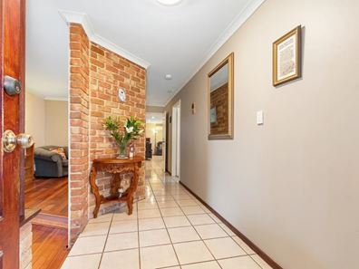 9 Cherry Hills Crescent, Connolly WA 6027