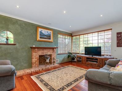 9 Cherry Hills Crescent, Connolly WA 6027
