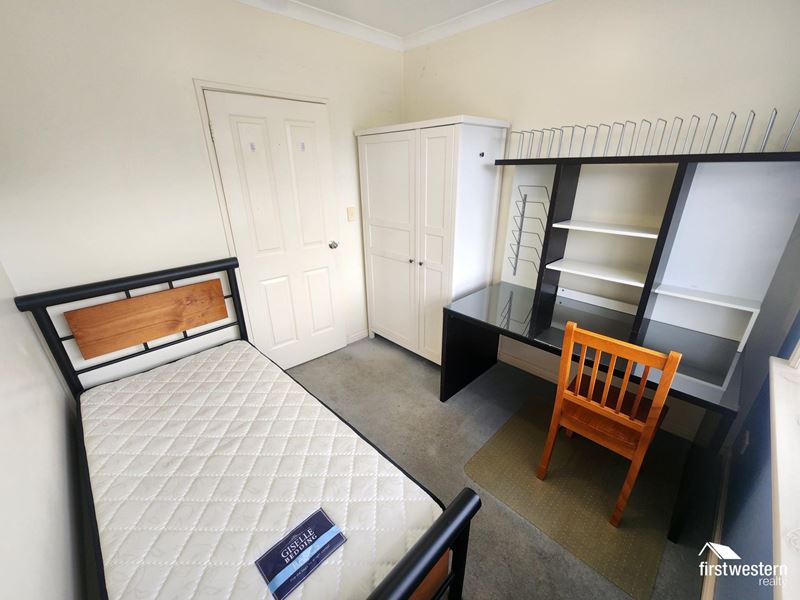 Room 2/27B Lakeside Dve, Joondalup WA 6027