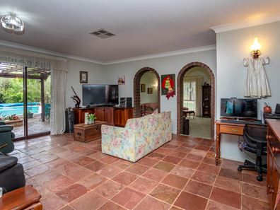 1 Gertrude Avenue, Champion Lakes WA 6111