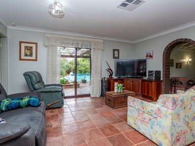 1 Gertrude Avenue, Champion Lakes WA 6111