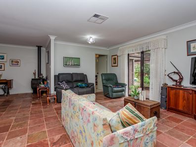 1 Gertrude Avenue, Champion Lakes WA 6111