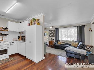 23 Sulphur Road, Orelia WA 6167