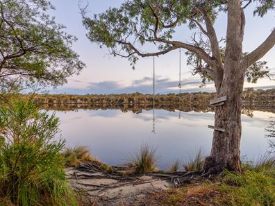 29 Flora Grove, Molloy Island WA 6290