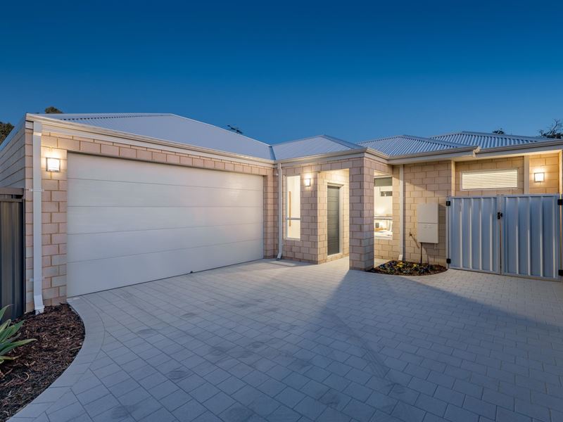 2/70 Camberwarra Drive, Craigie