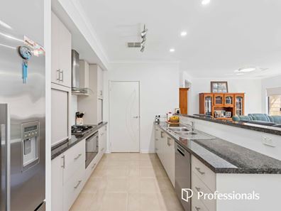 7 Baza Gardens, Maida Vale WA 6057