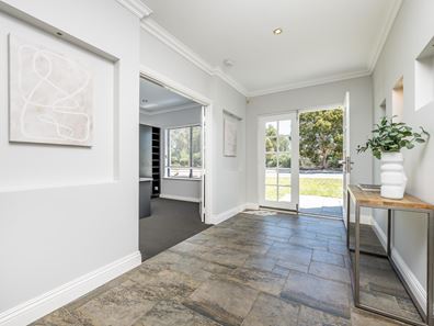 112 Golf Links Drive, Carramar WA 6031