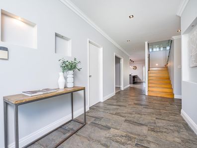 112 Golf Links Drive, Carramar WA 6031