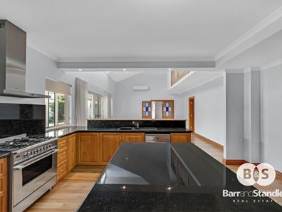 10 Inverness Way, Pelican Point WA 6230