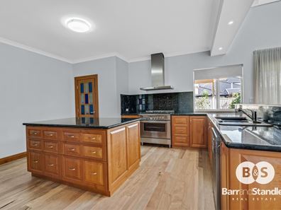 10 Inverness Way, Pelican Point WA 6230