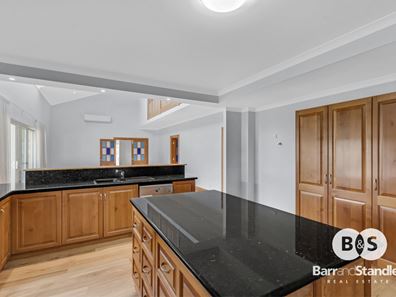 10 Inverness Way, Pelican Point WA 6230