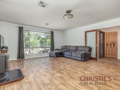 735 Traylen Road, Stoneville WA 6081