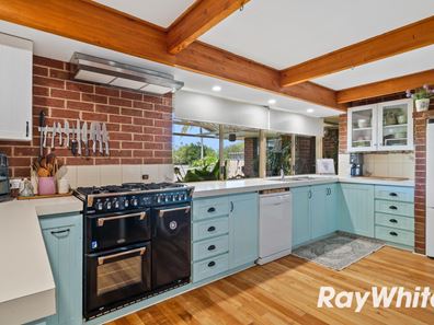 2 Nutans Court, Halls Head WA 6210