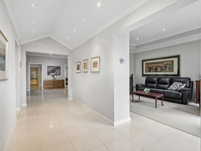 31 Dakin Street, Daglish WA 6008
