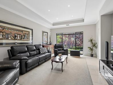 31 Dakin Street, Daglish WA 6008