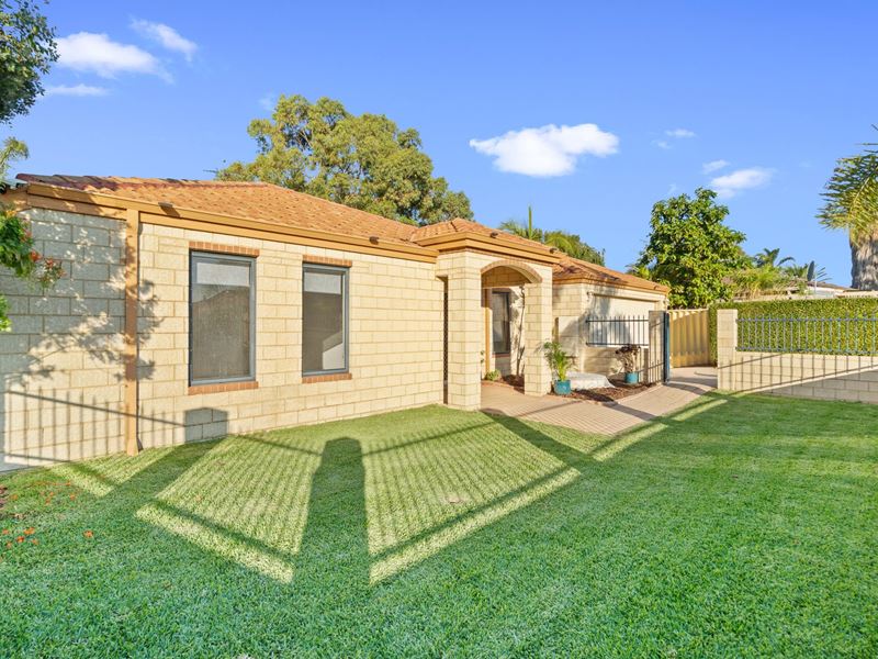 4 Balmoral Parade, Halls Head WA 6210