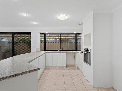 4 Balmoral Parade, Halls Head WA 6210