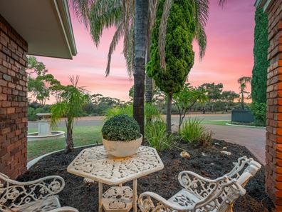 6 Tindals Crescent, Hannans WA 6430