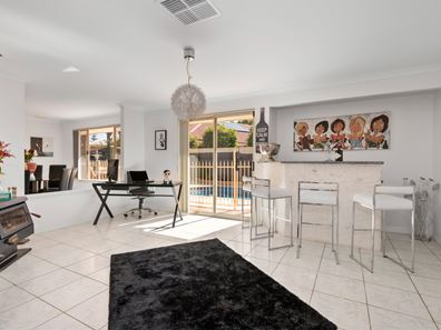 6 Tindals Crescent, Hannans WA 6430