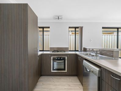 15 Payanna Grange, Lakelands WA 6180