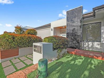 1 Grapestone Road, Piara Waters WA 6112