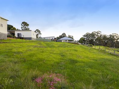 6 Hitchcock Drive, Nannup WA 6275