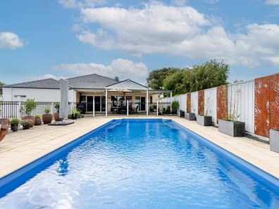 4 Canberra Close, Port Kennedy WA 6172