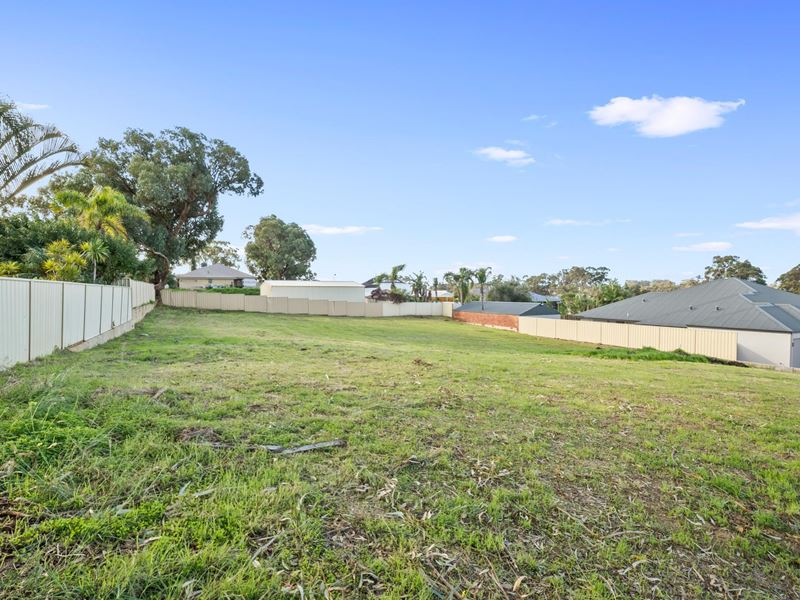 3 Gillen Chase, Lakelands