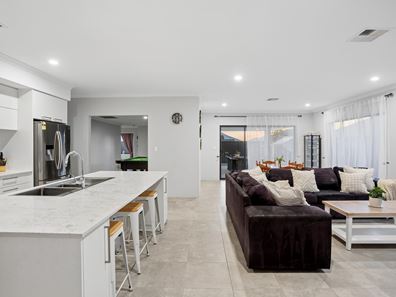 17 Splendor Avenue, Eglinton WA 6034