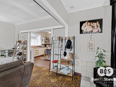6 Mouarn Street, Carey Park WA 6230
