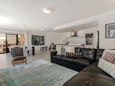 2 Arlette Pass, Lakelands WA 6180