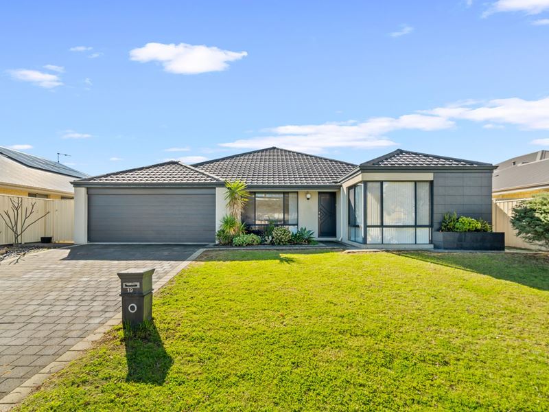 19 Catalina Drive, Lakelands WA 6180