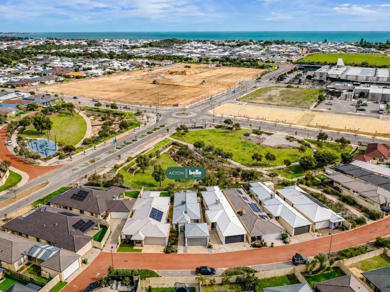 15 Benalla Way, Lakelands