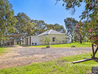 100 Norah Brook Road, Benger WA 6223