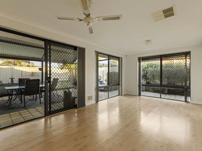 21 Gentle Circle, South Guildford WA 6055