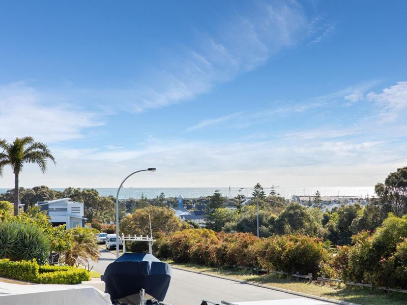 51 Ashmore Way, Sorrento WA 6020
