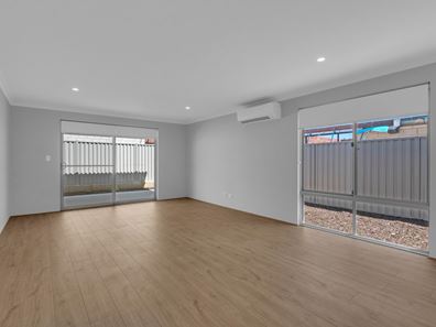 1 Akuna Way, Golden Bay WA 6174