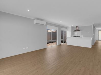 1 Akuna Way, Golden Bay WA 6174
