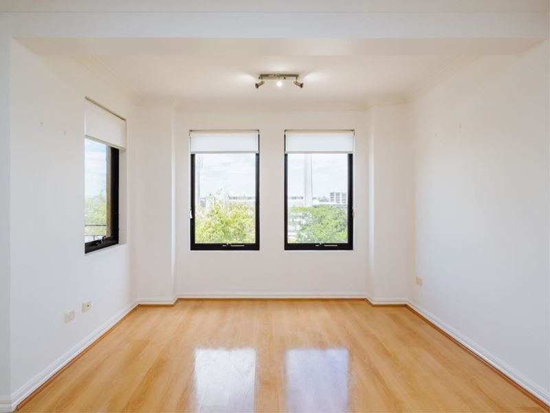 2/16-28 Waterloo Crescent, East Perth