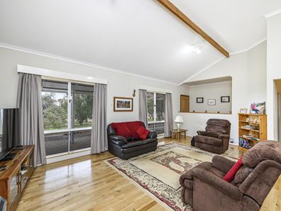 136 Powderbark Road, Lower Chittering WA 6084