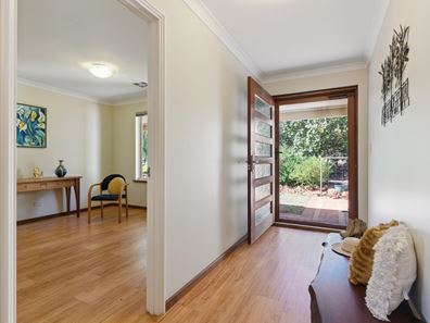 43 Vincent Lookout, Bedfordale WA 6112