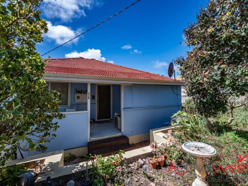 228 Evans Street, Beachlands WA 6530