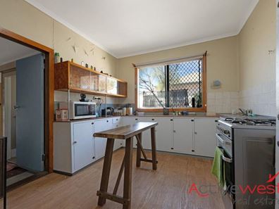 228 Evans Street, Beachlands WA 6530