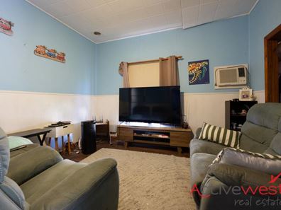 228 Evans Street, Beachlands WA 6530