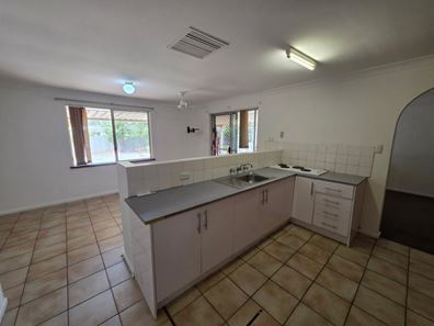 85 Glyndebourne Avenue, Thornlie WA 6108