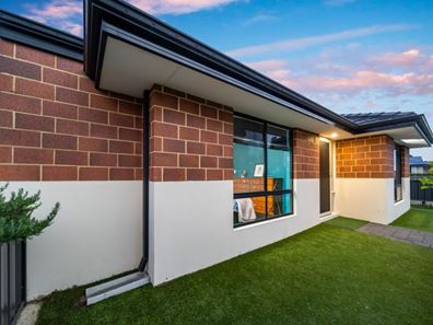 33 Willard Circuit, Banksia Grove WA 6031