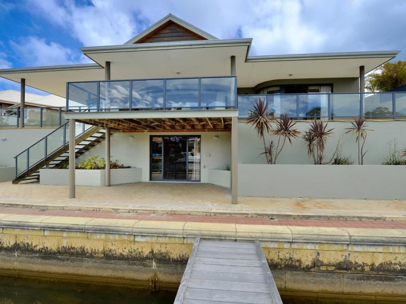 7 Ragamuffin Point, Halls Head WA 6210