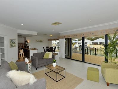 7 Ragamuffin Point, Halls Head WA 6210